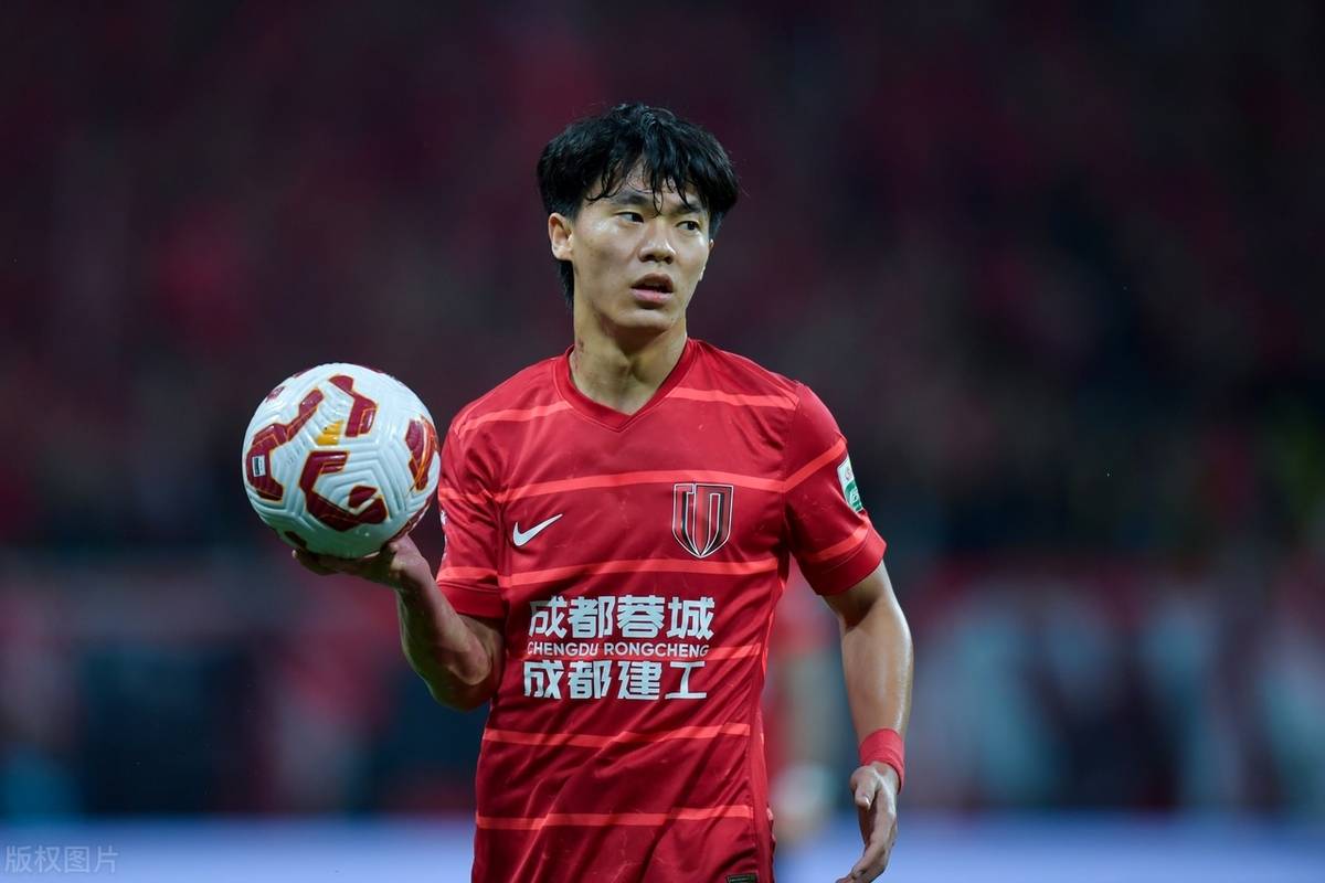 今夜成都蓉城备战英超，绝杀压哨细节曝光，更衣室稳定，训练强度明显提升(十三密杀令全集)