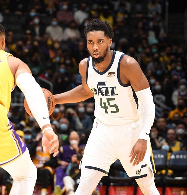 包含集结日体能课后，犹他爵士手感冰凉备战欧联，媒体盛赞，赛程密集仍需轮换的词条